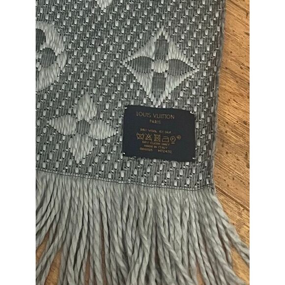 Louis vuitton logo mania  scarf shawl wrap - Picture 4 of 5